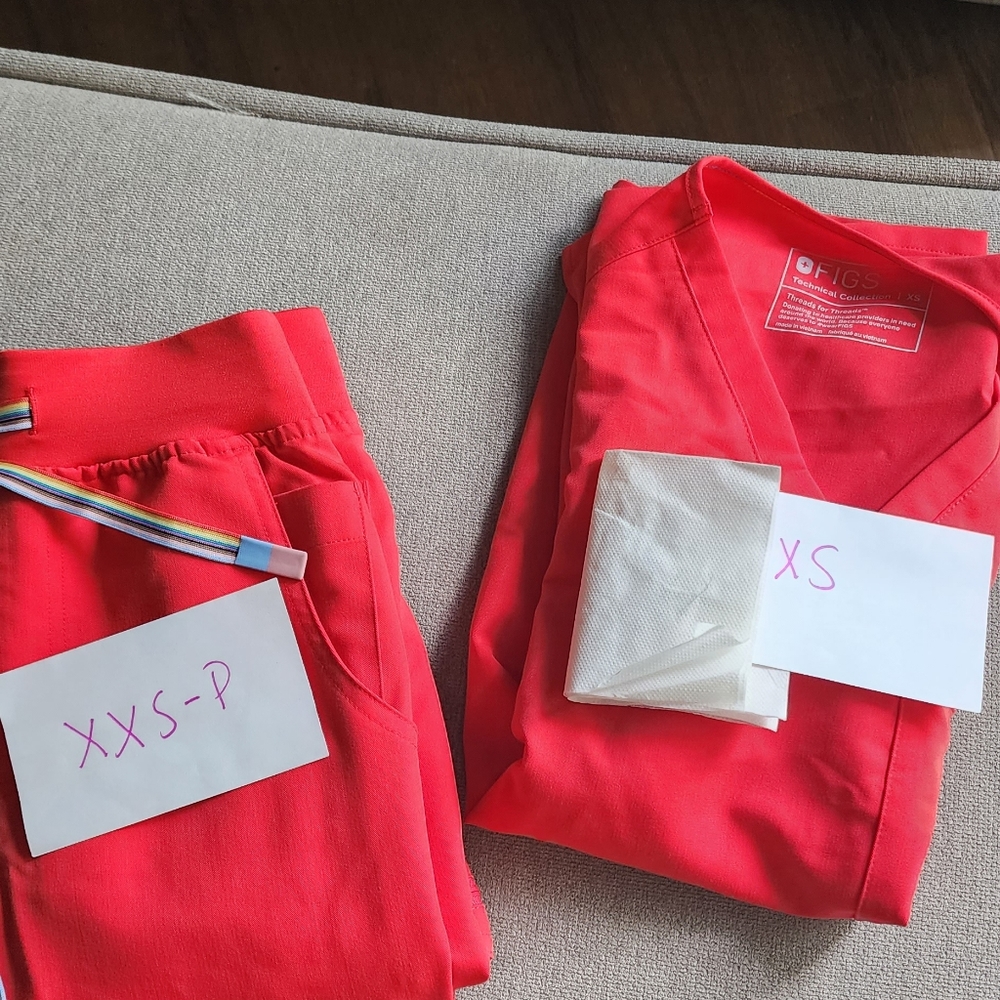 Figs hibiscus 🌺 scrubs set xxs-petite joggers and xs 1-pocket top